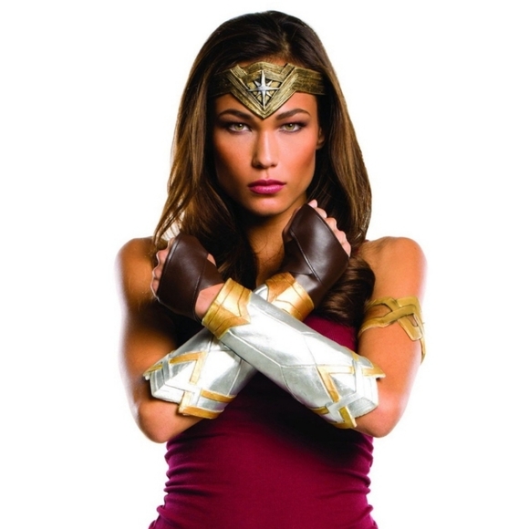 Rubie's Accessories - Wonder Woman costume kit. New still in package!